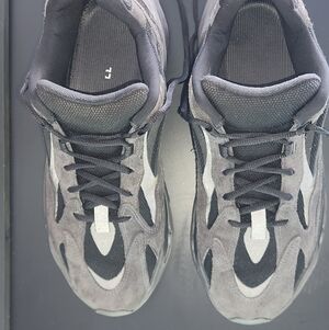 Yeezy Boost 700 V2 Vanta Black